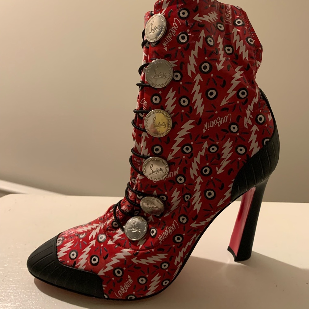 Christian Louboutin Doudoune 100 Fabric Ginzana Print Coin Booties